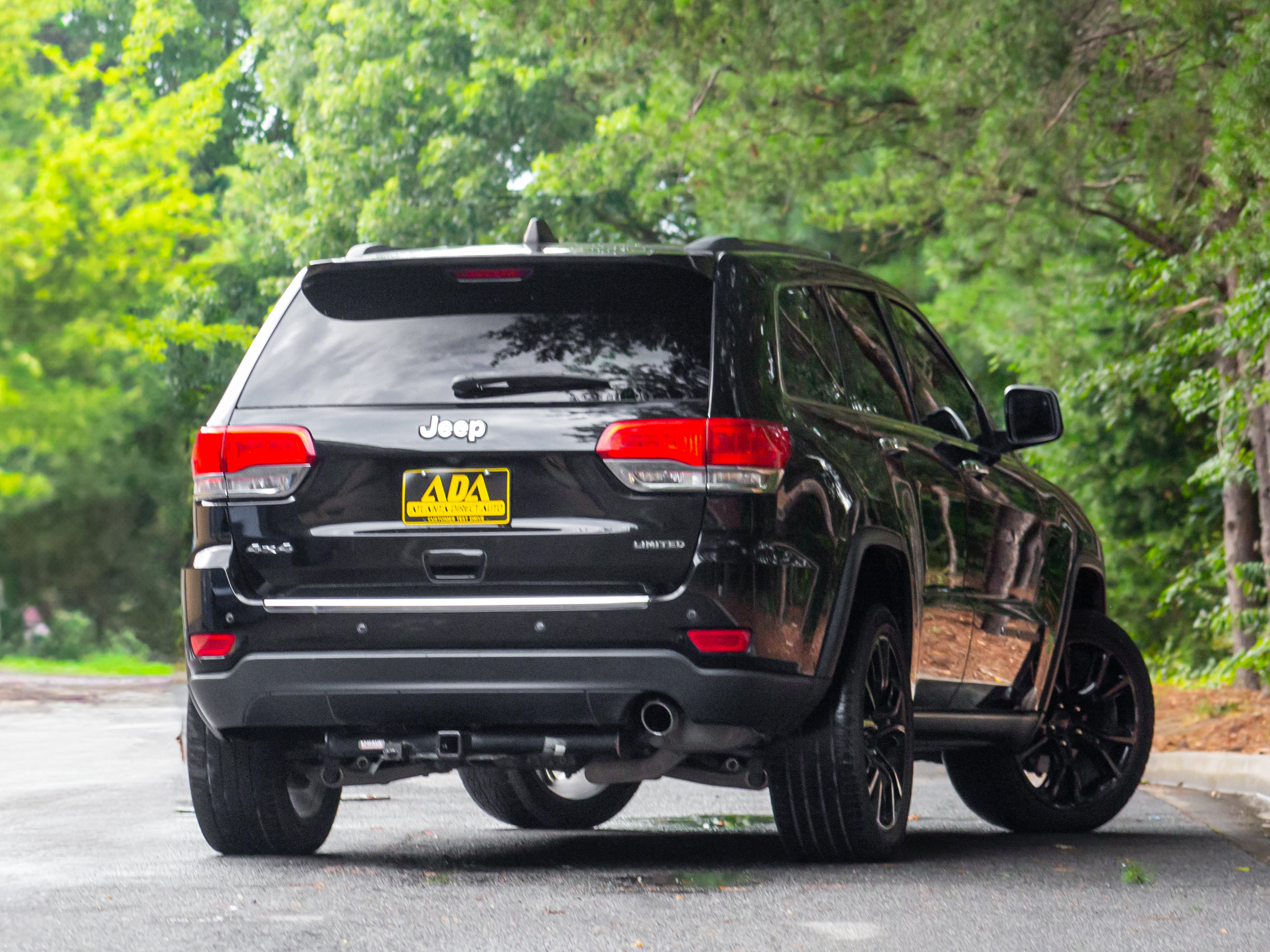 Used 2019 Jeep Grand Cherokee Limited w/ Luxury Group II image 4
