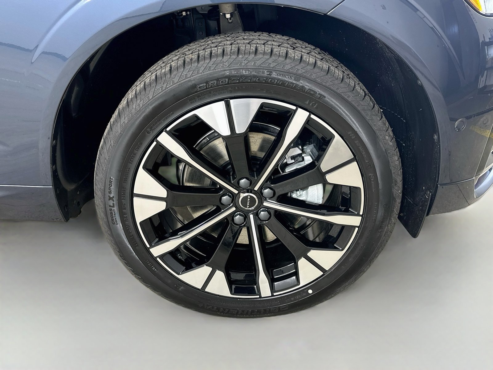 New 2027 Volvo XC60 B5 Plus AWD/4WD image 10