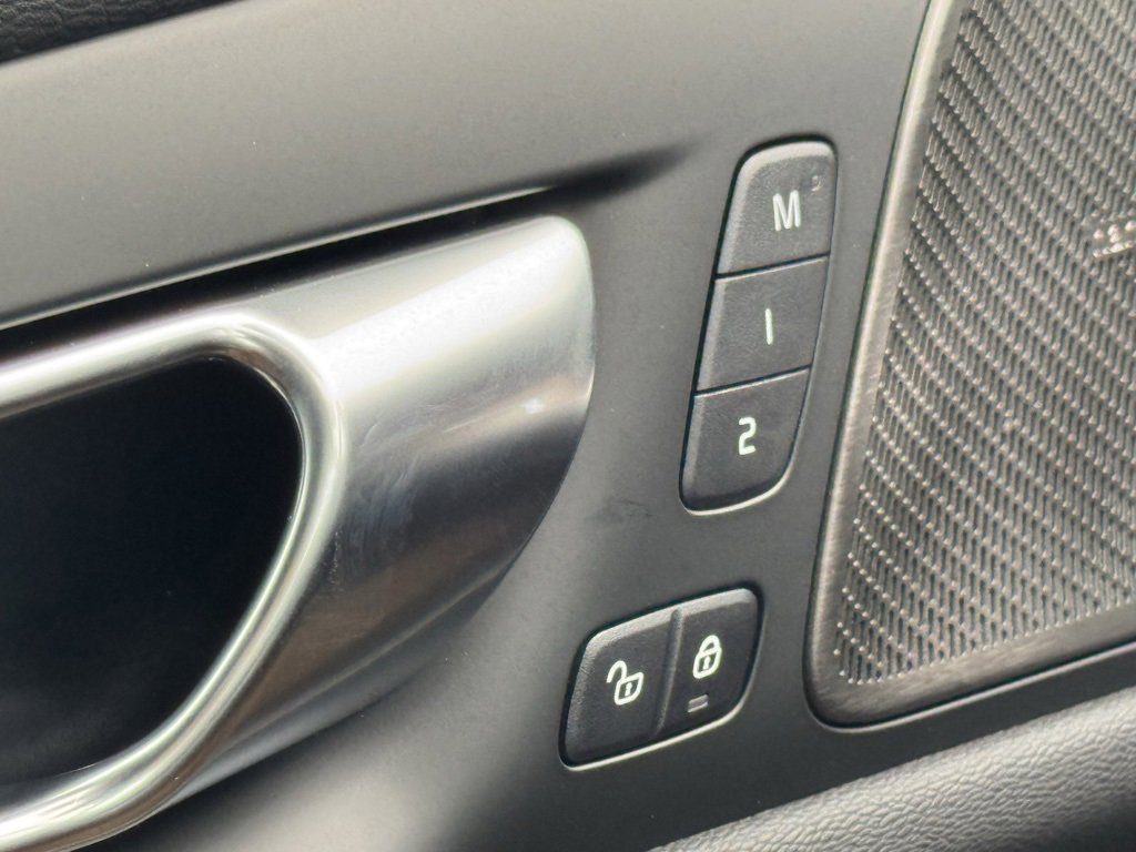 New 2026 Volvo V60 B5 Cross Country Ultra w/ Climate Package image 16