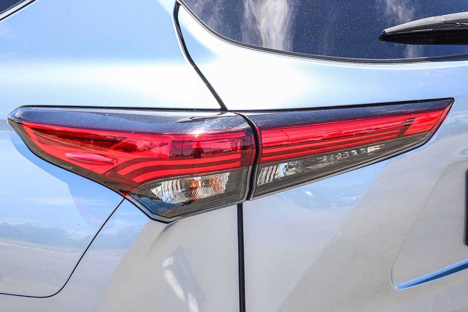 Used 2022 Toyota Highlander XLE FWD image 9