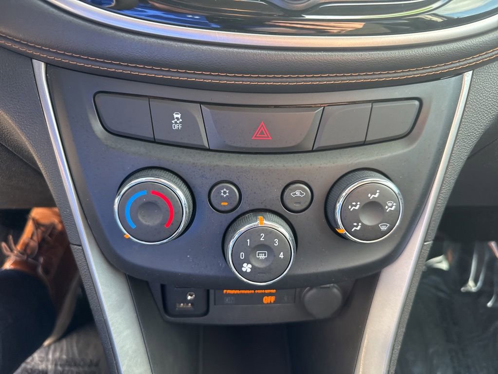 Used 2017 Chevrolet Trax LT w/ Driver Confidence Package AWD/4WD image 16