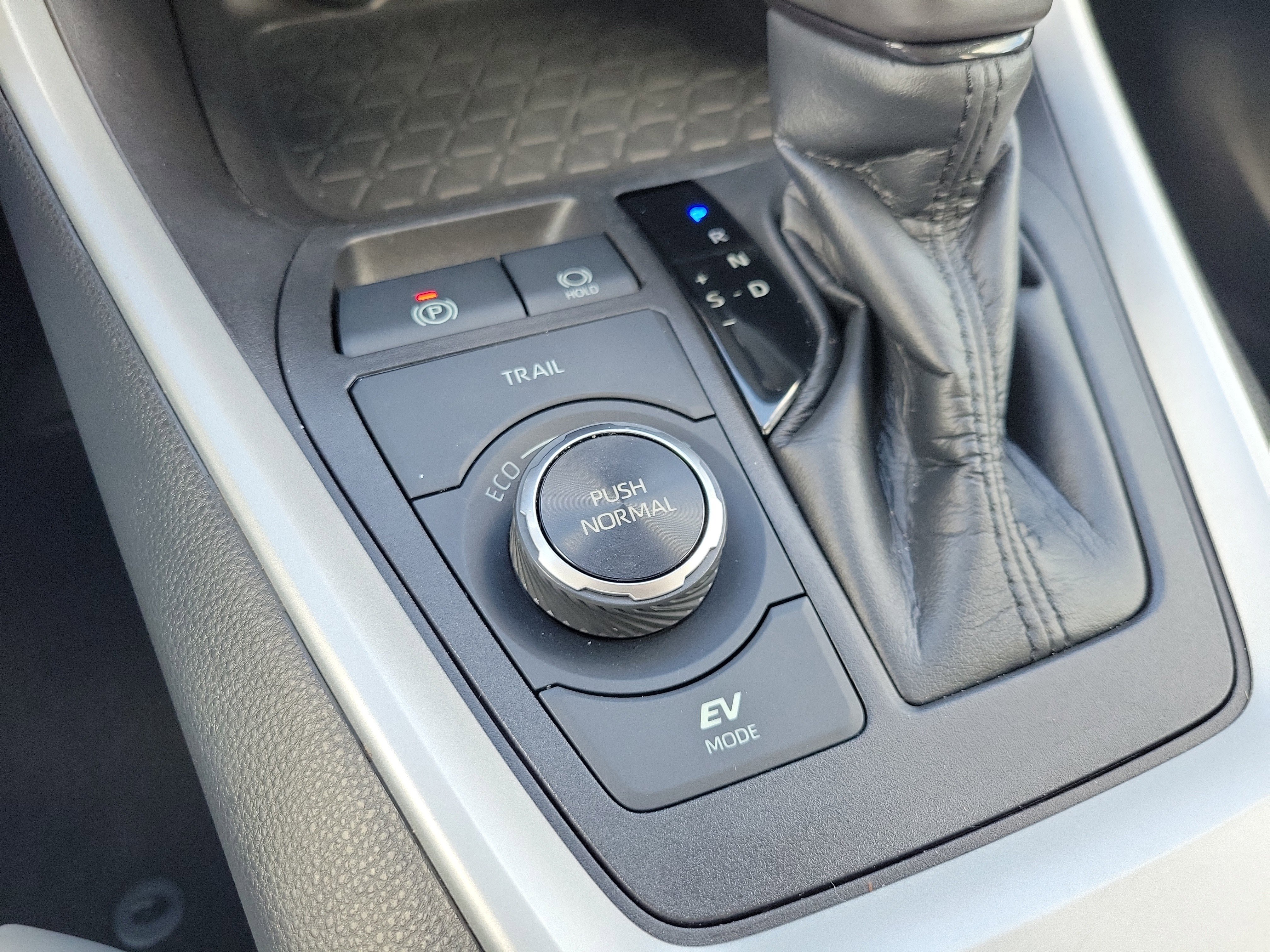 Used 2021 Toyota RAV4 XLE Premium image 29