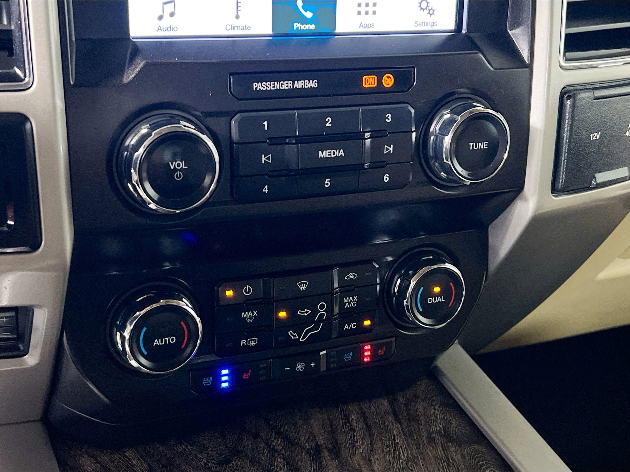 Used 2019 Ford F350 Lariat w/ Lariat Value Package image 25