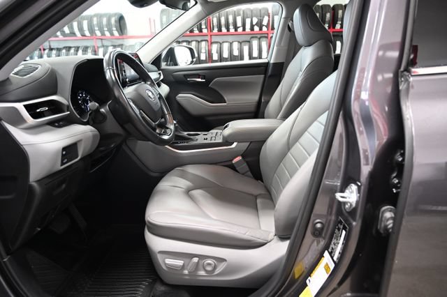 Used 2021 Toyota Highlander XLE AWD/4WD image 10