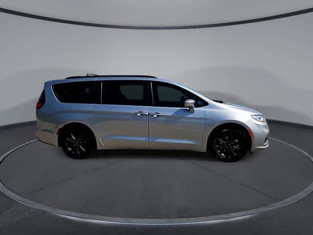 Used 2021 Chrysler Pacifica Touring w/ S Appearance Package FWD image 9