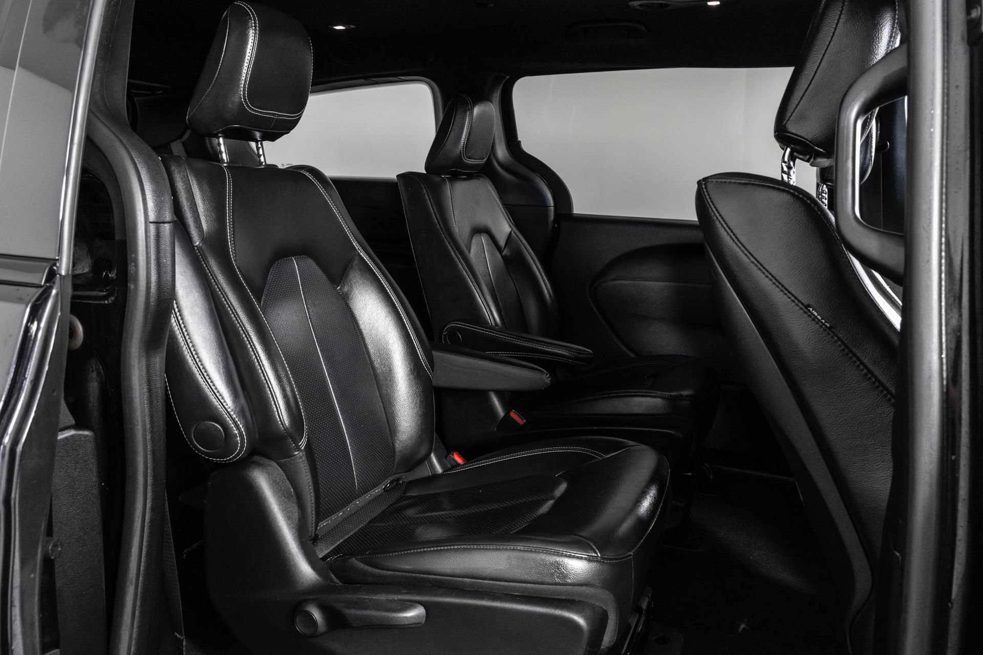Used 2022 Chrysler Pacifica Touring-L w/ Uconnect Theater Family Group FWD image 45
