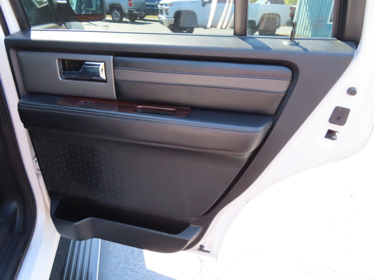 Used 2016 Ford Expedition Platinum image 50