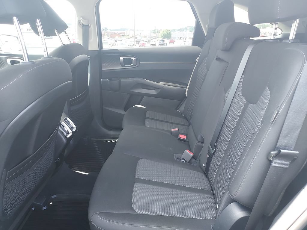 Used 2026 Kia Sorento LX FWD image 14