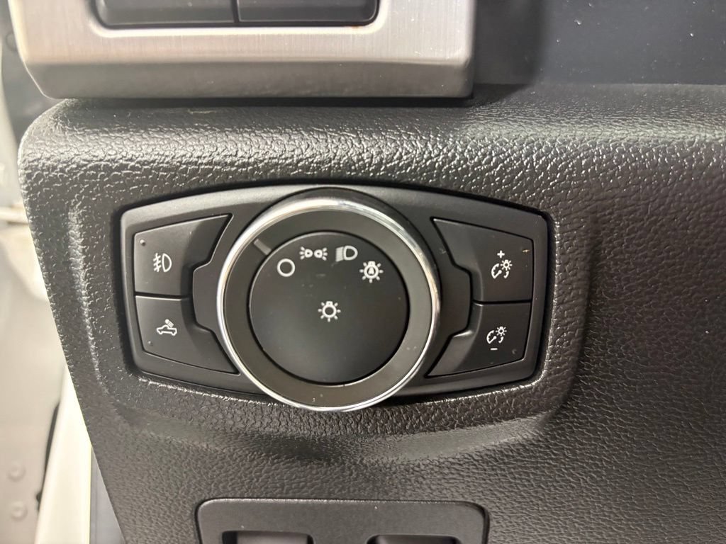 Used 2018 Ford F150 Platinum w/ Equipment Group 701A Luxury AWD/4WD image 24