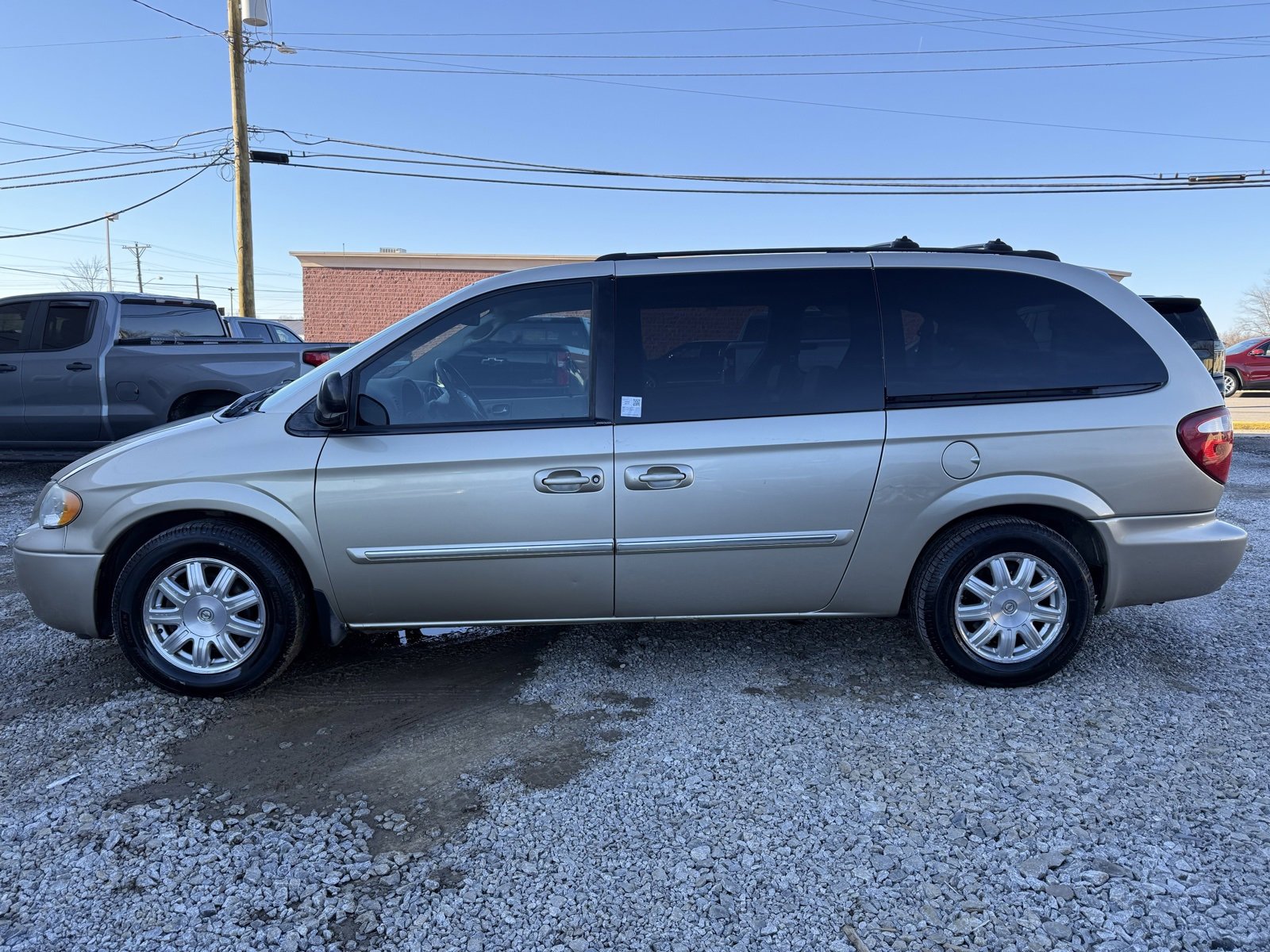 Used 2005 Chrysler Town & Country Touring image 3