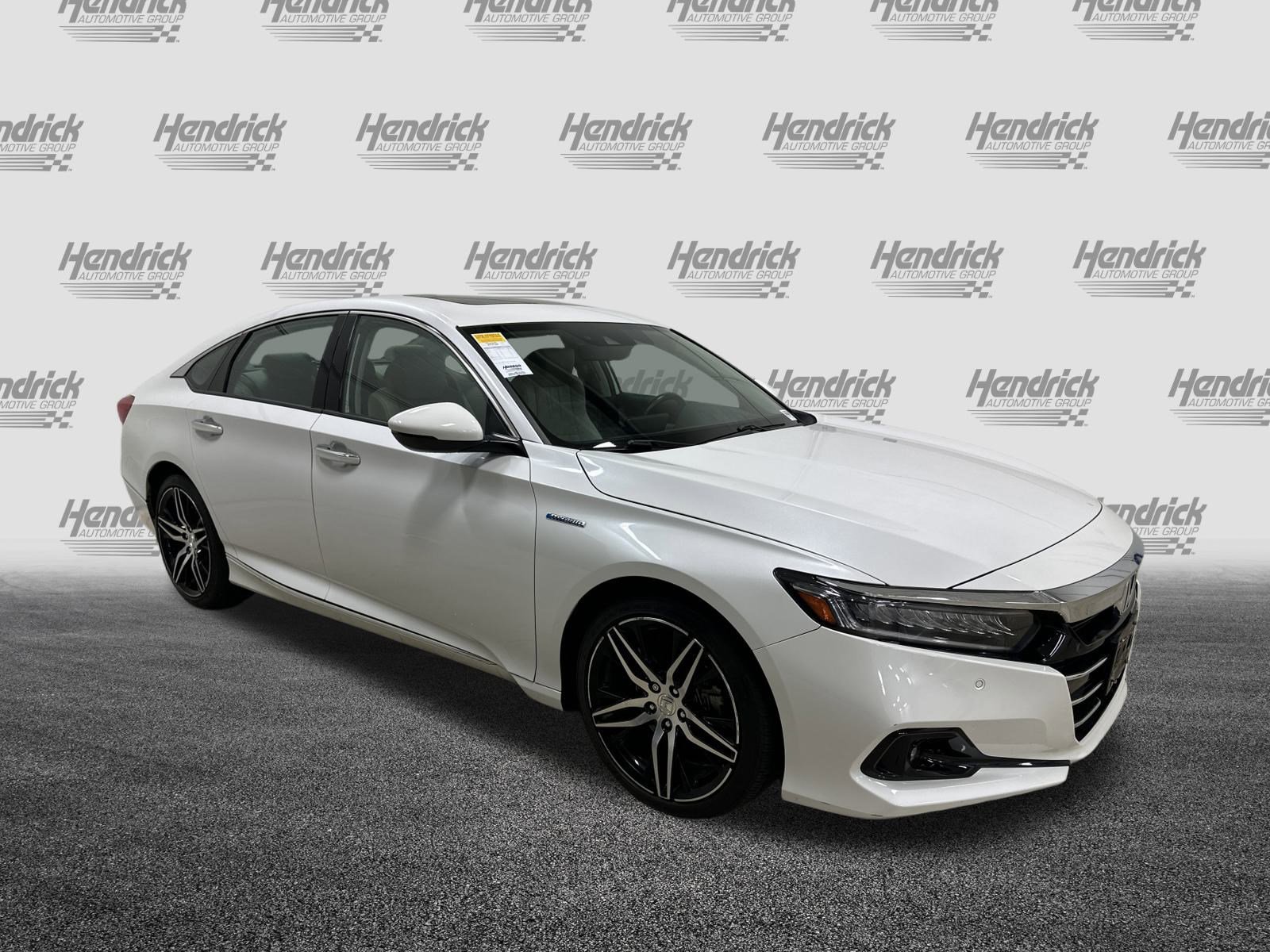 Used 2022 Honda Accord Touring image 2