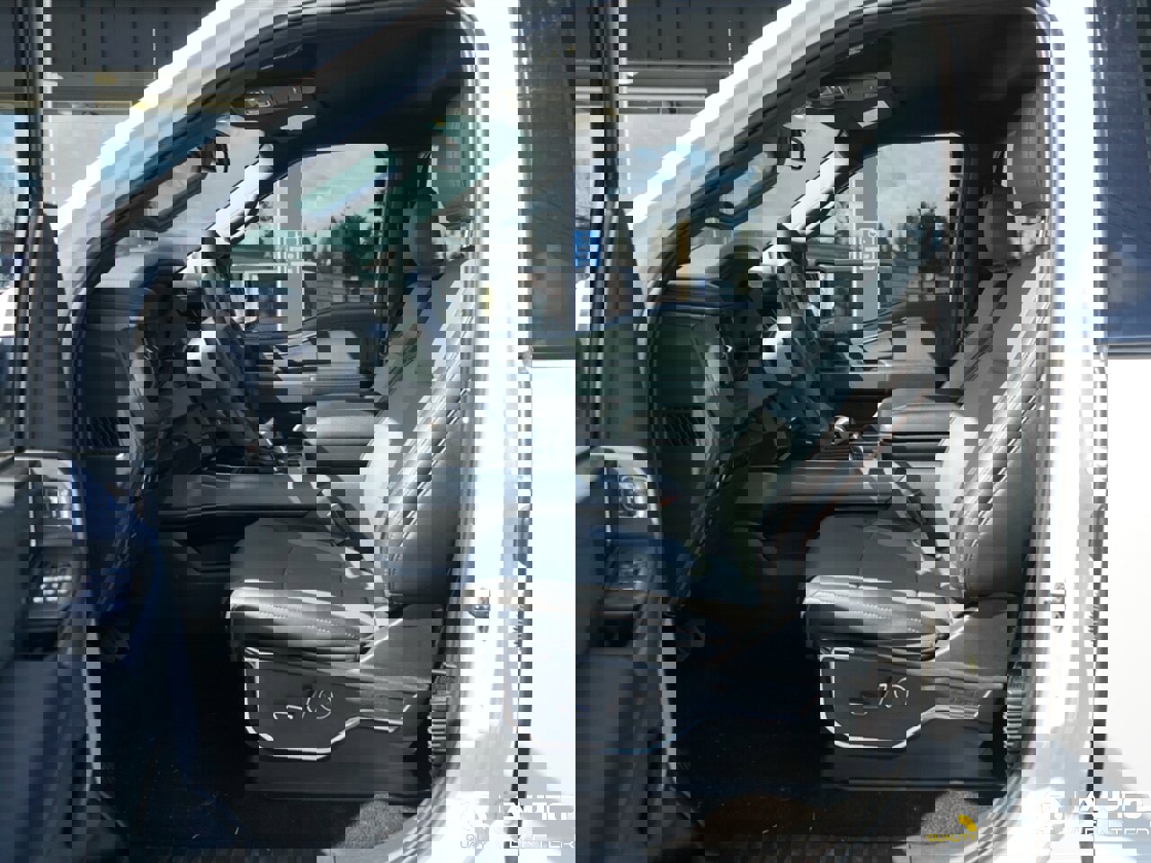 Used 2023 Ford F150 Lightning Lariat image 16