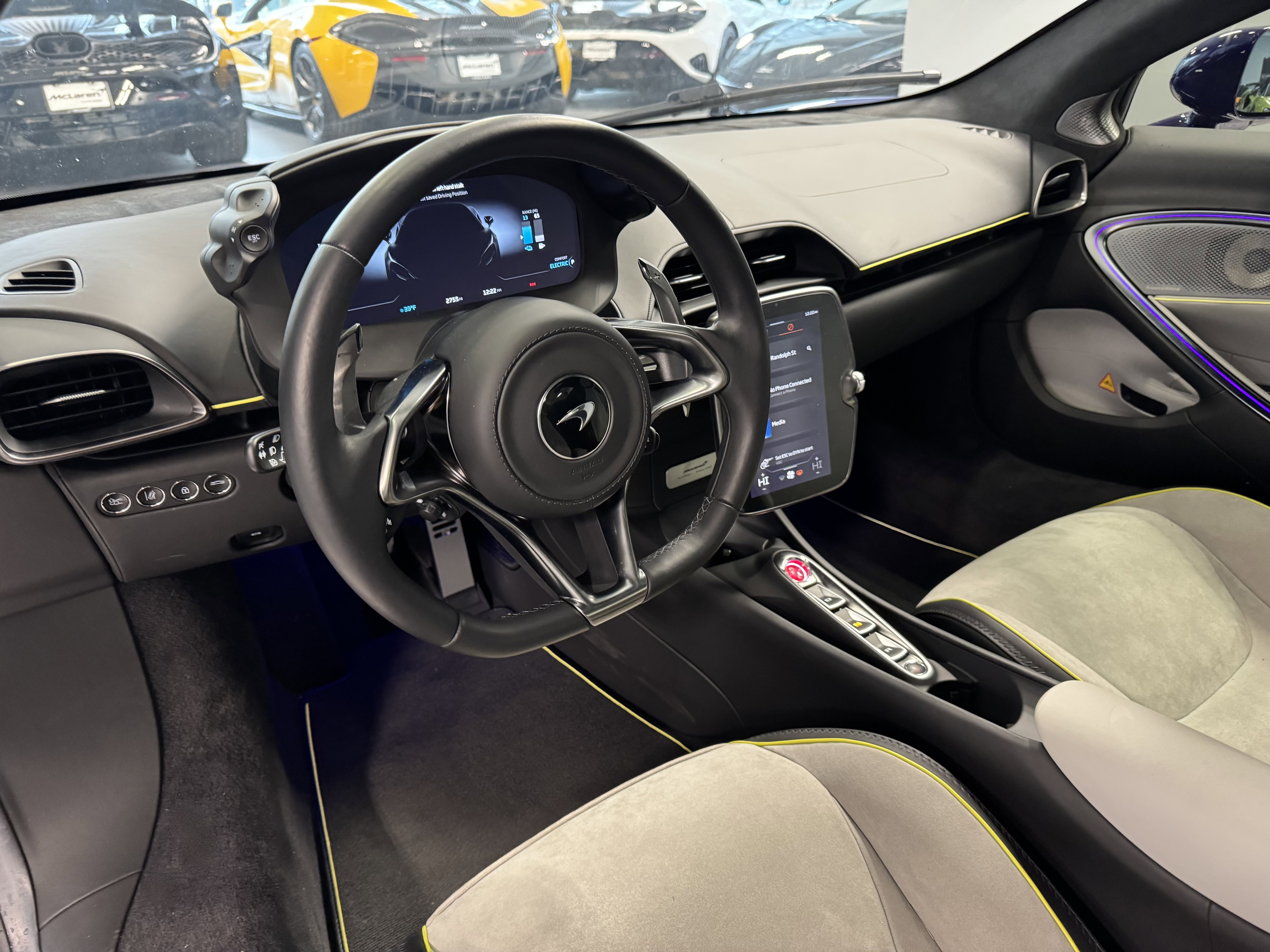 Used 2023 McLaren Artura image 11