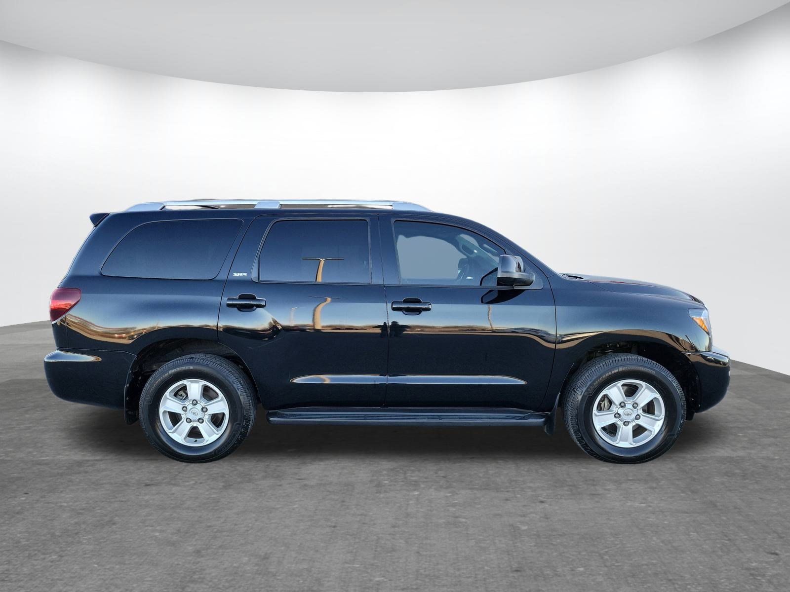 Used 2022 Toyota Sequoia SR5 image 4
