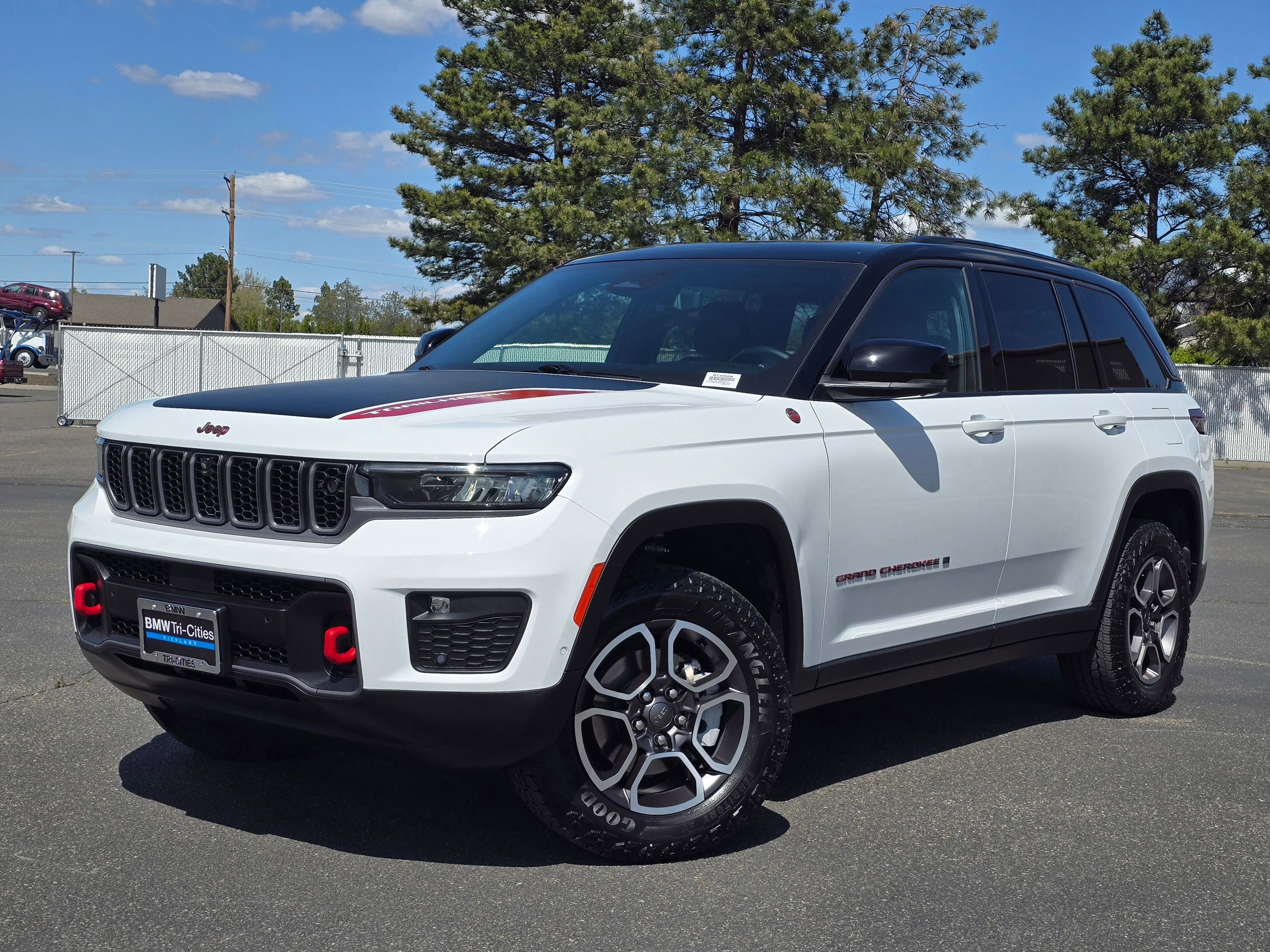 Used 2022 Jeep Grand Cherokee Trailhawk w/ ADV Protech Group II AWD/4WD image 34