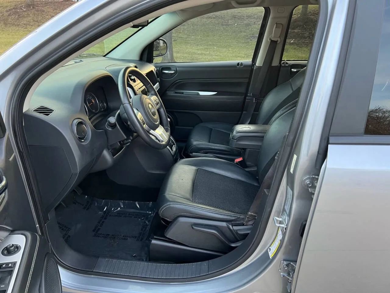 Used 2017 Jeep Compass Latitude image 14