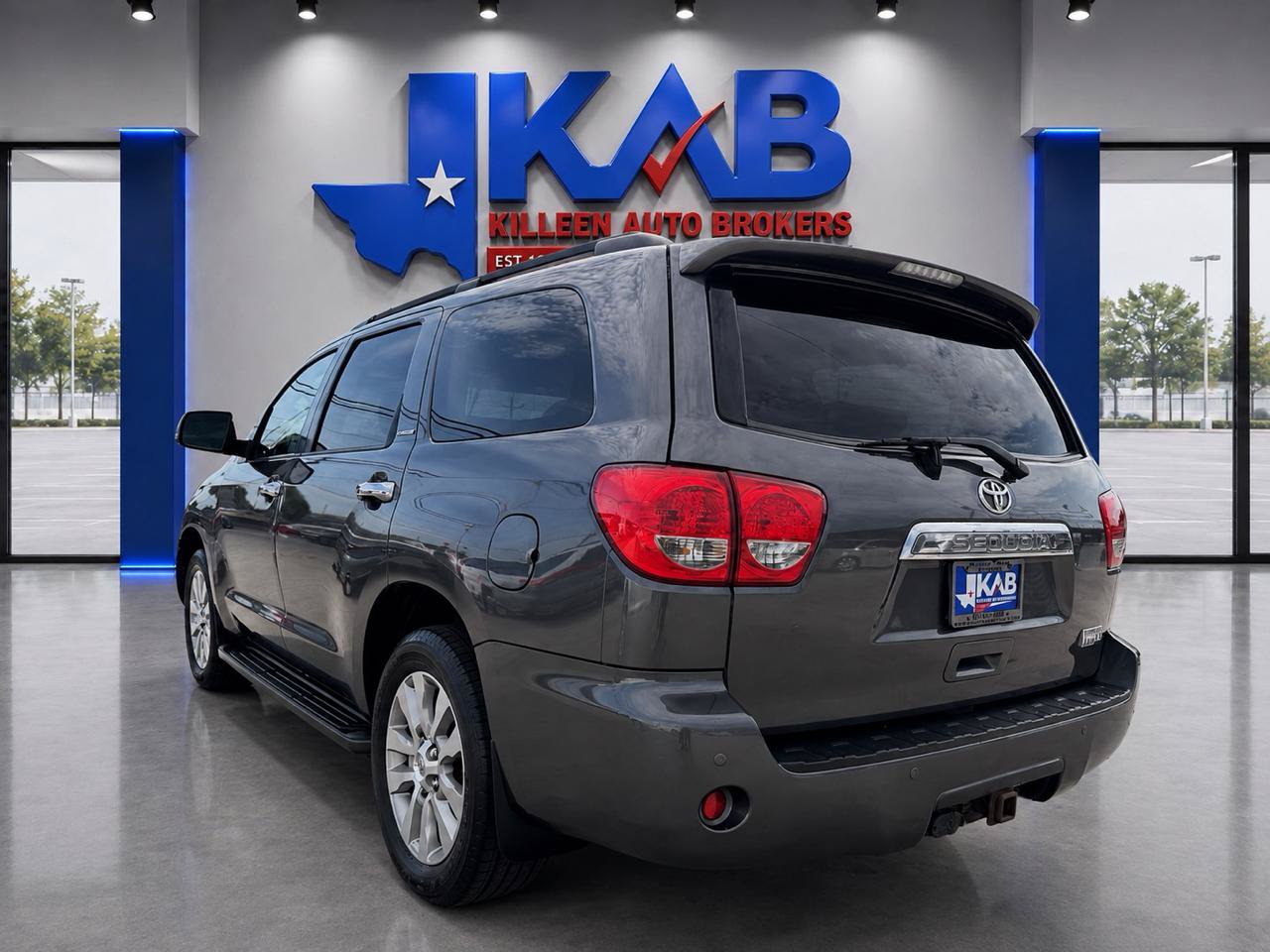 Used 2015 Toyota Sequoia Limited RWD image 5