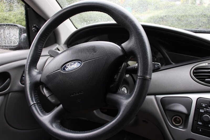 Used 2004 Ford Focus ZX5 Hatchback FWD image 17