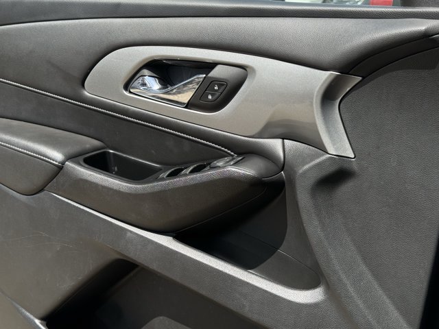 Used 2023 Chevrolet Traverse LT w/ Rear Camera Mirror Package AWD/4WD image 25