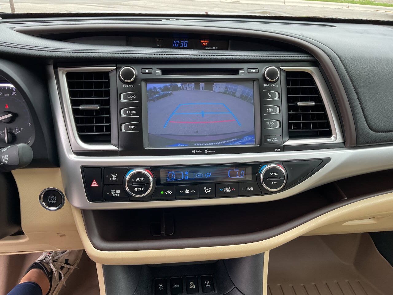 Used 2015 Toyota Highlander XLE AWD/4WD image 21
