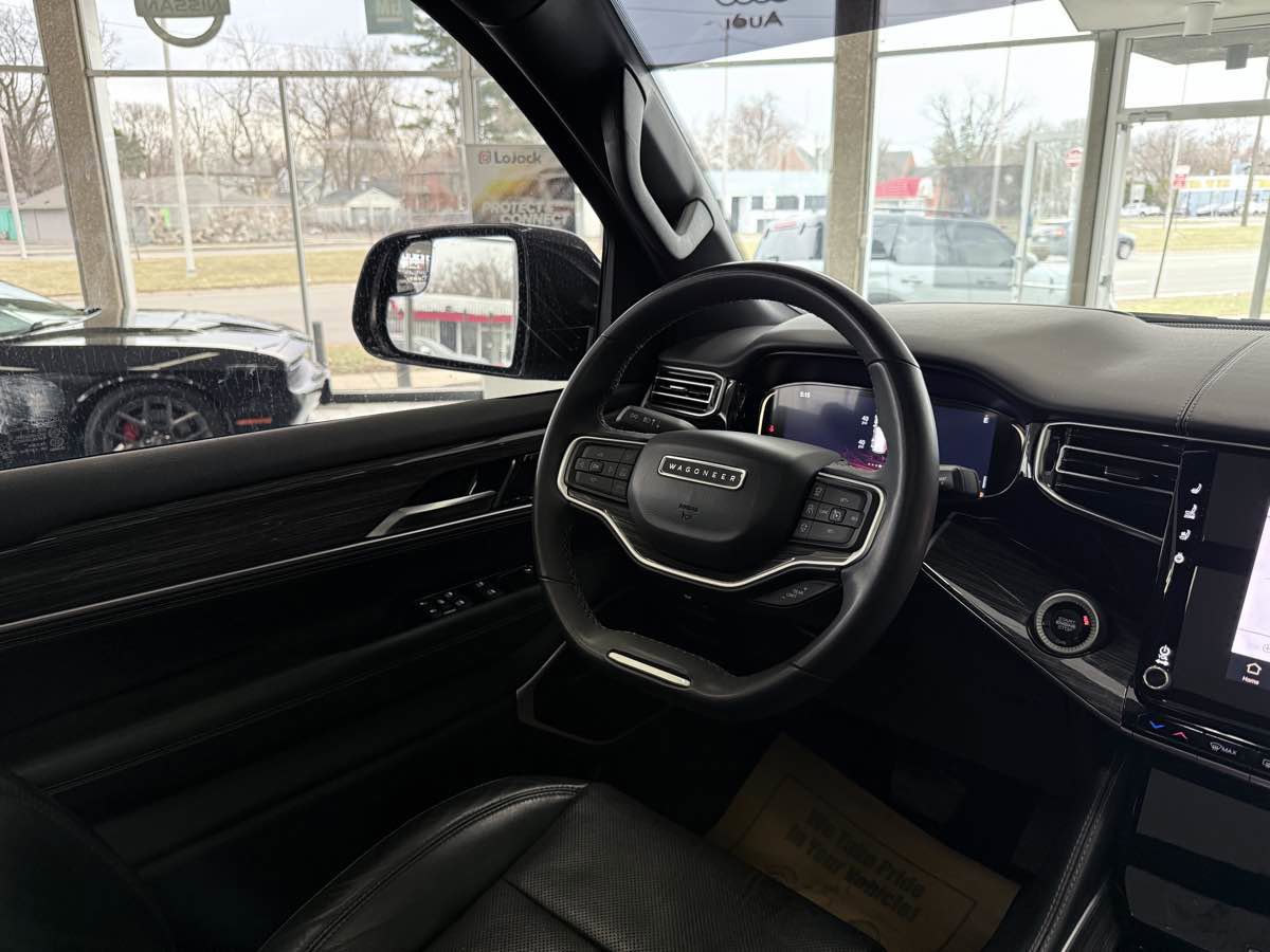 Used 2022 Jeep Wagoneer Series III w/ Premium Group I AWD/4WD image 46