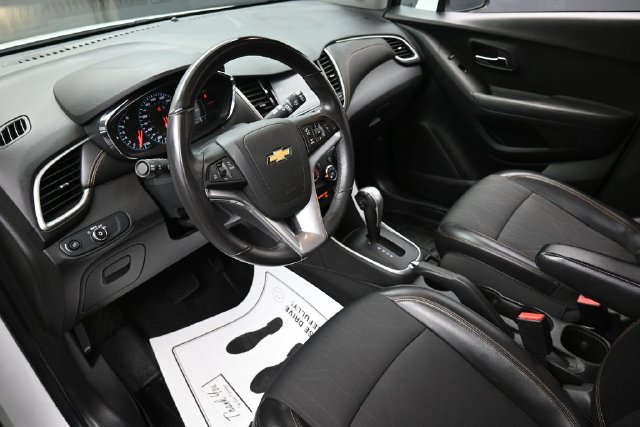 Used 2017 Chevrolet Trax LT w/ LT Convenience Package FWD image 19