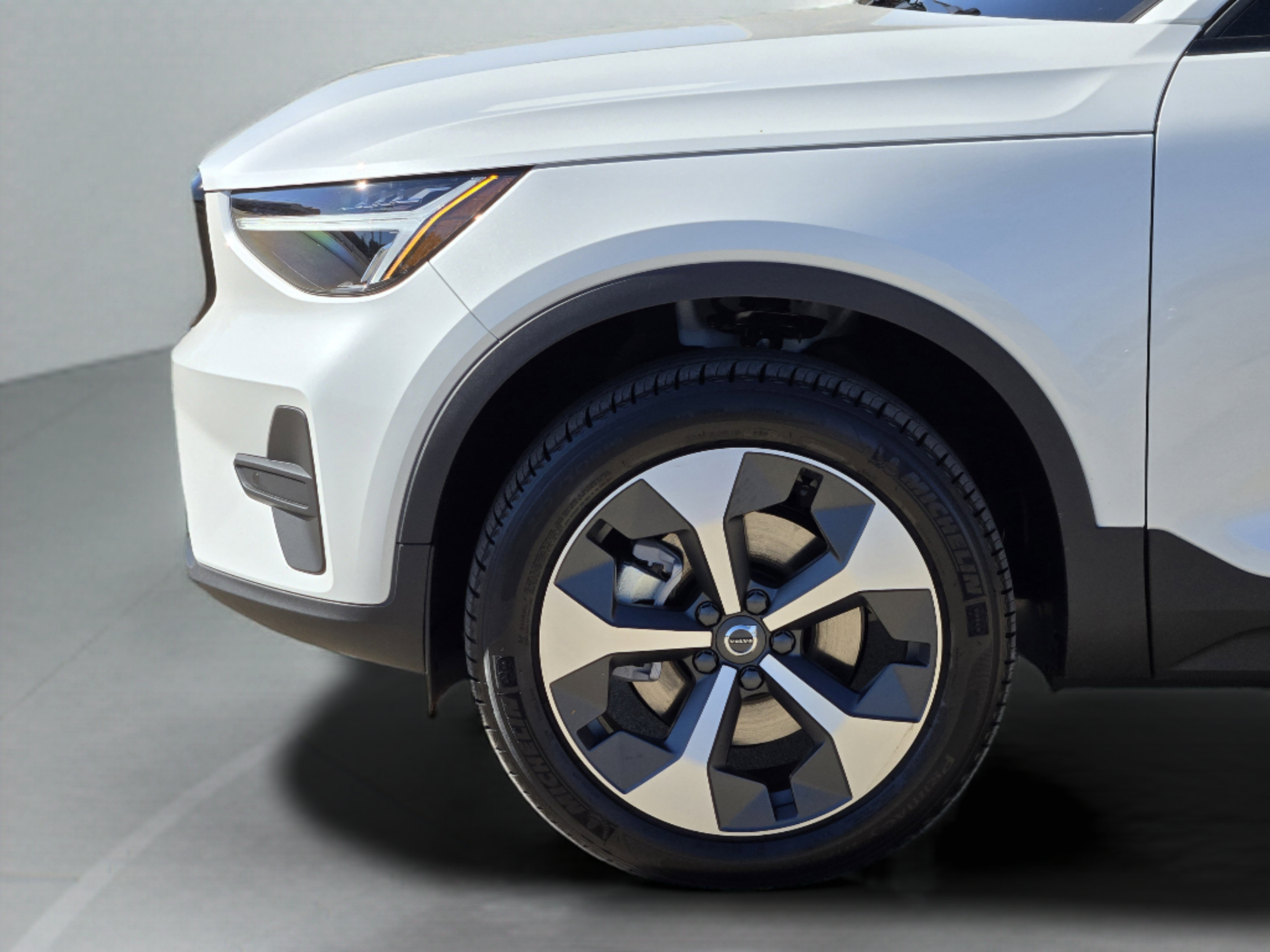 New 2026 Volvo XC40 B4 Core w/ Climate Package FWD image 30