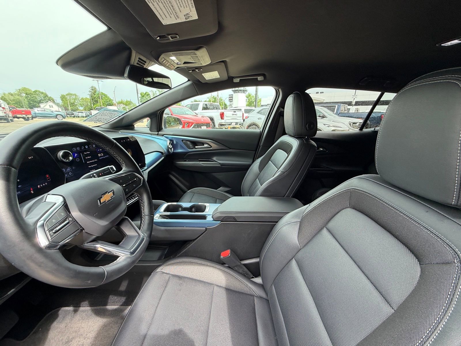 Used 2025 Chevrolet Equinox EV LT w/ Convenience Package FWD image 4