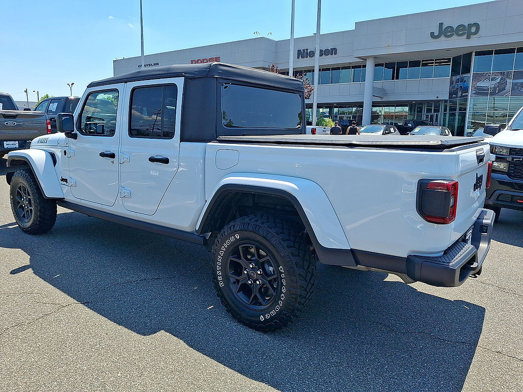 Used 2025 Jeep Gladiator Sport AWD/4WD image 28