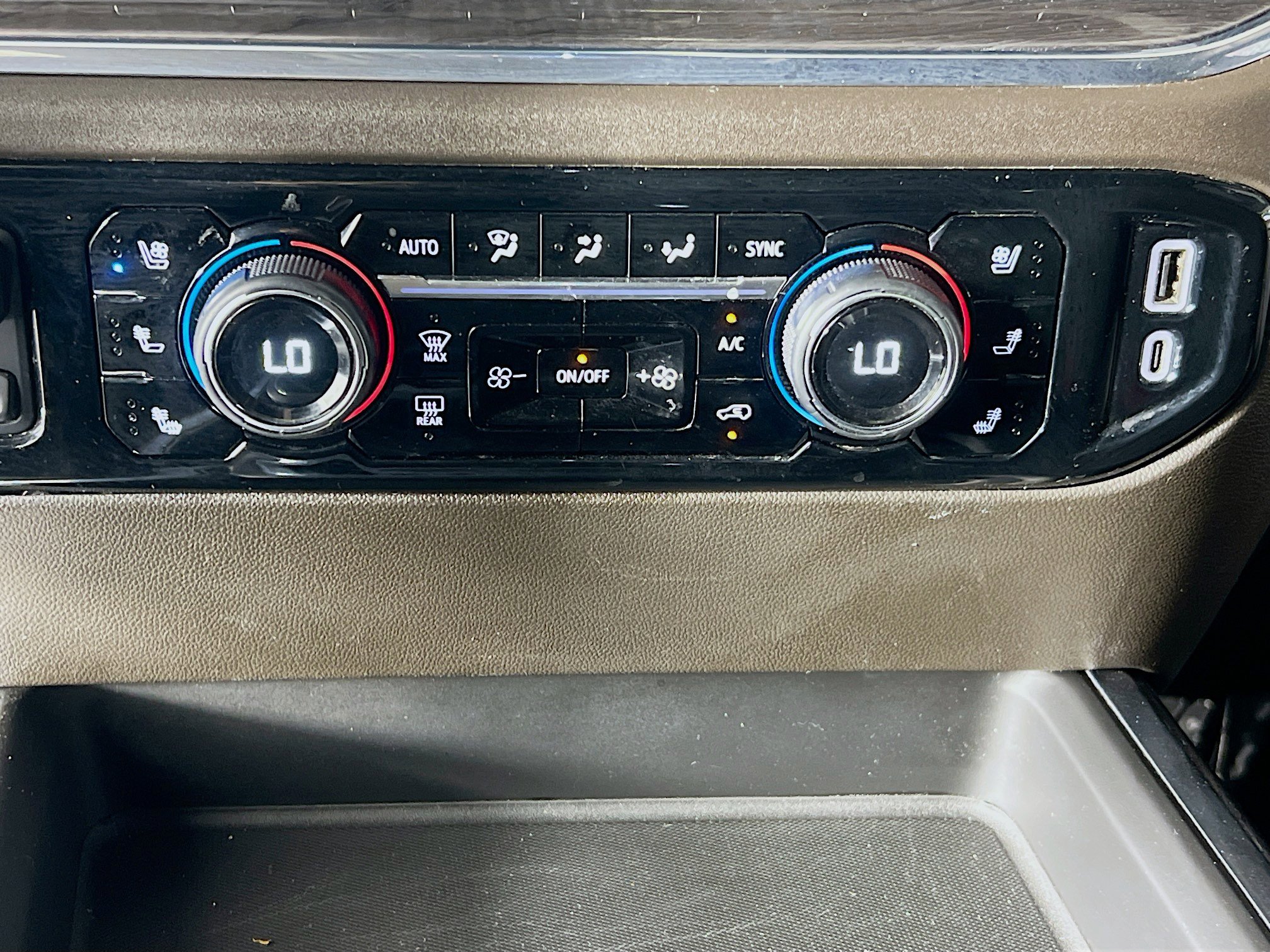 Used 2024 Chevrolet Silverado 3500 LTZ w/ LTZ Plus Package image 16