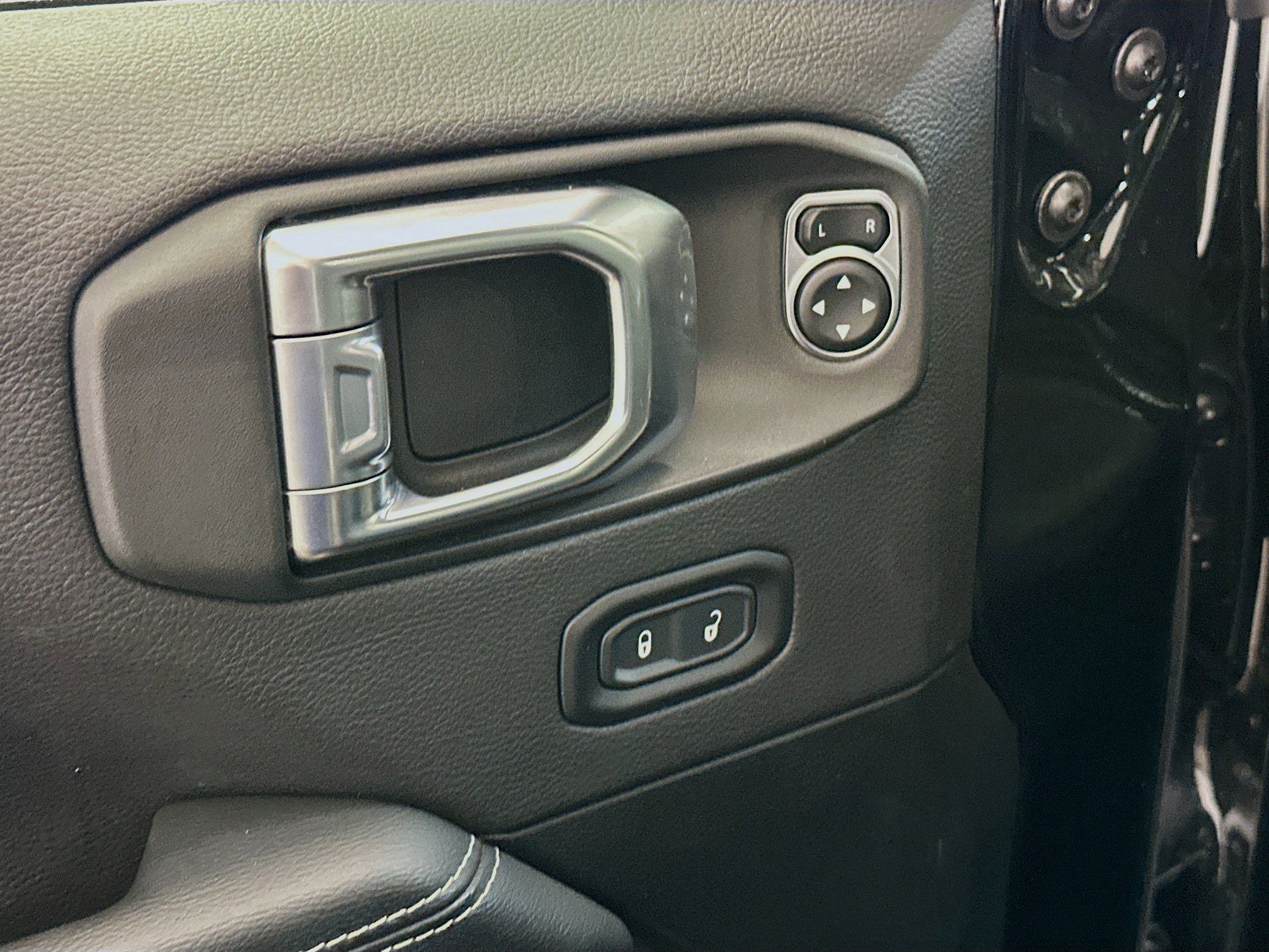 Used 2023 Jeep Wrangler Sahara image 15