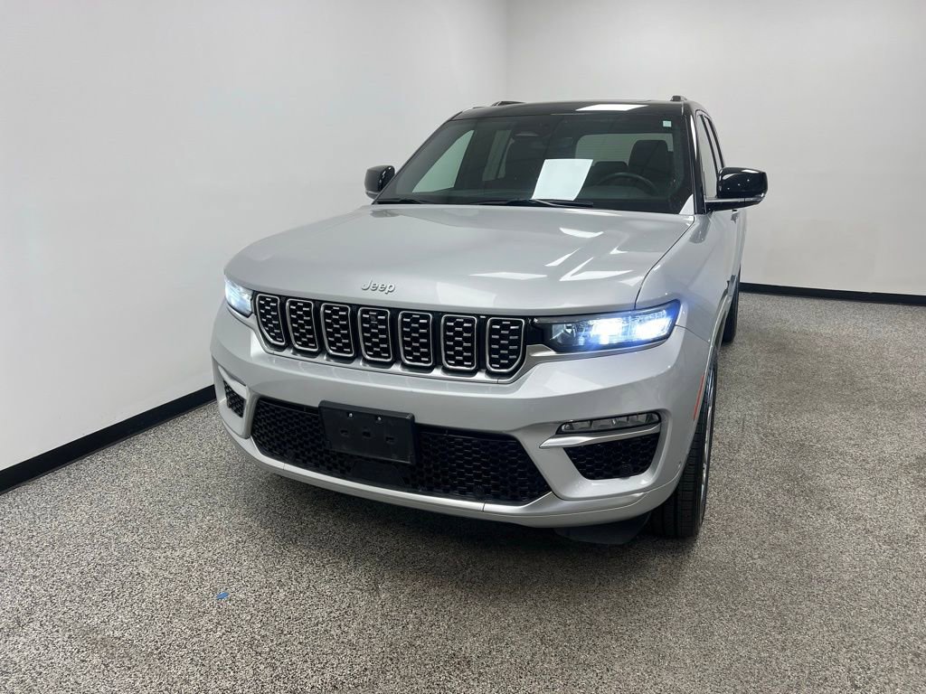 Used 2024 Jeep Grand Cherokee Summit image 3