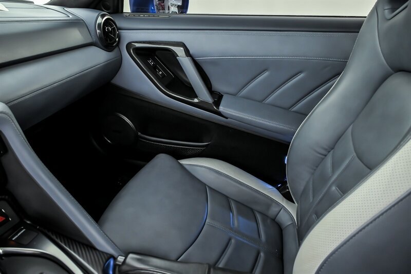 Used 2020 Nissan GT-R Premium AWD/4WD image 41