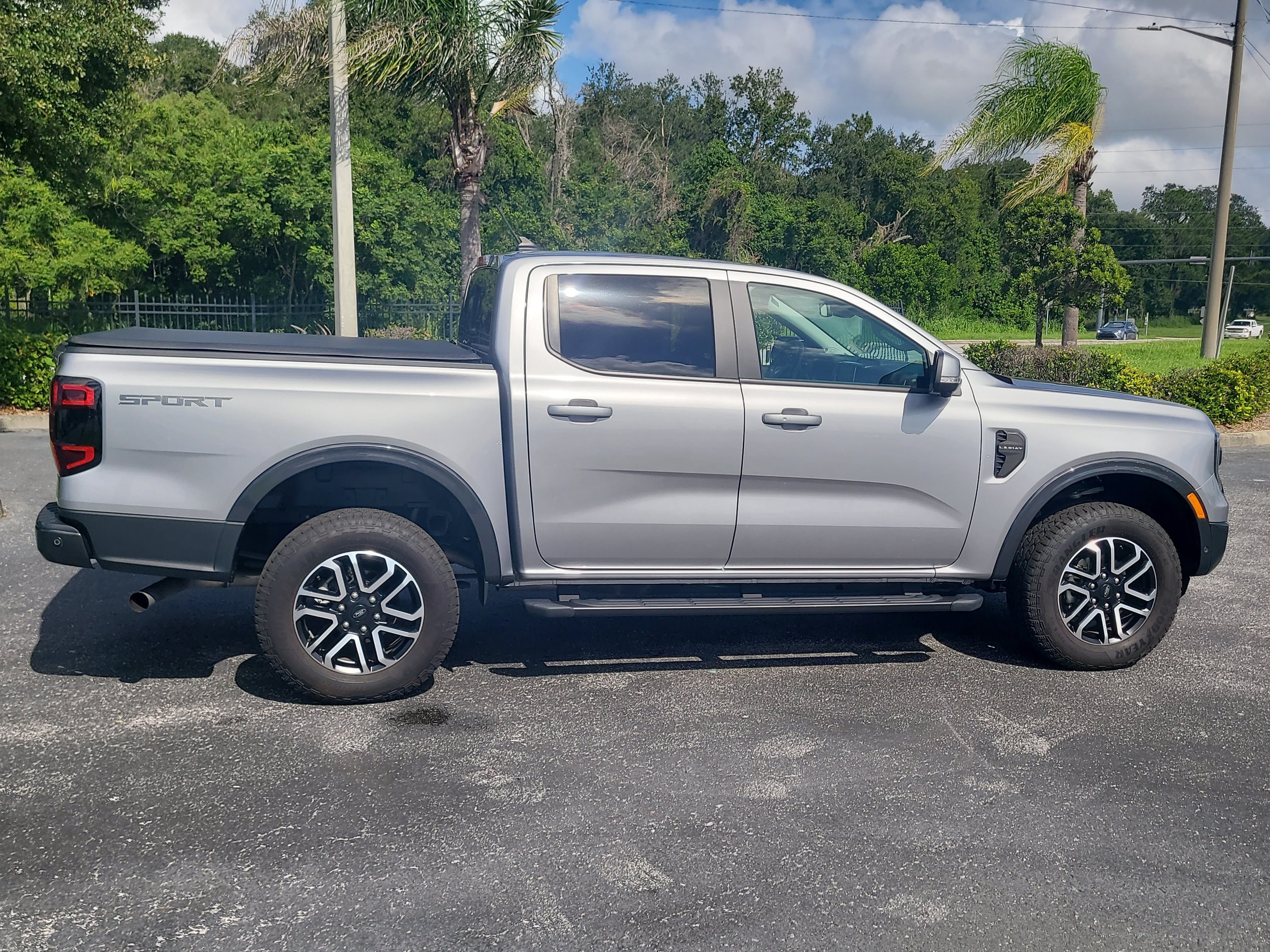 Used 2024 Ford Ranger Lariat w/ Trailer Tow Package RWD image 8