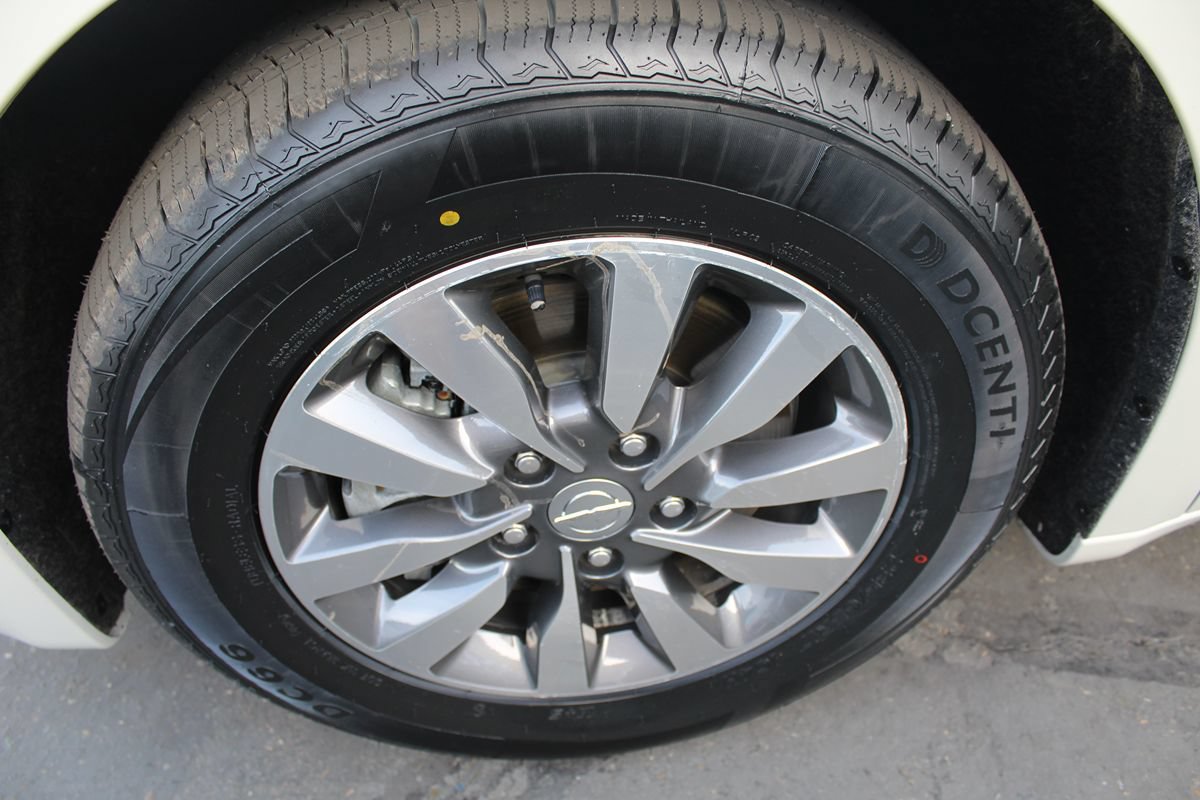 Used 2020 Chrysler Pacifica Limited w/ Advanced Safetytec Group FWD image 11