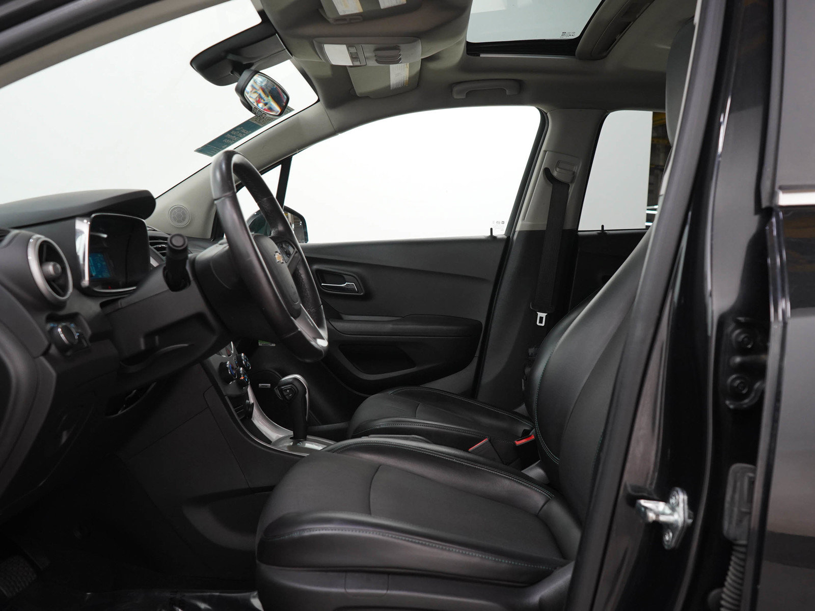 Used 2015 Chevrolet Trax LT w/ LT Sun and Sound Package FWD image 22