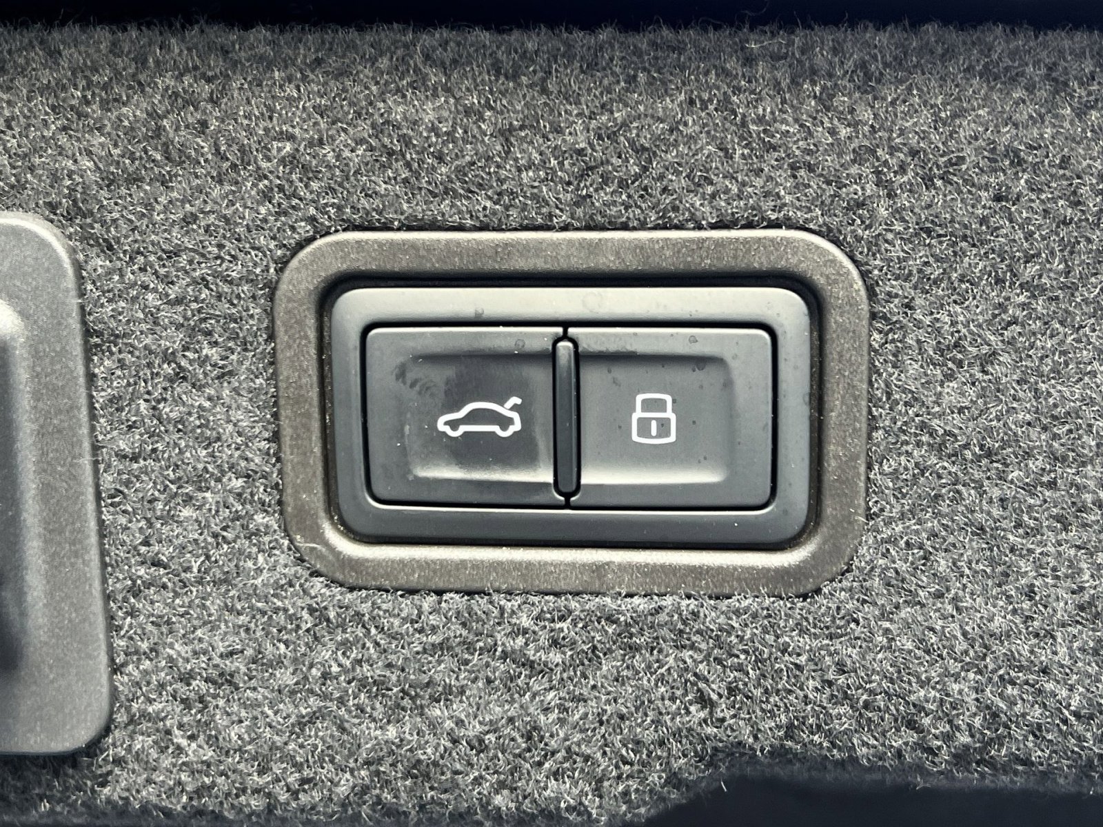 Used 2025 Audi A8 L 3.0T image 25