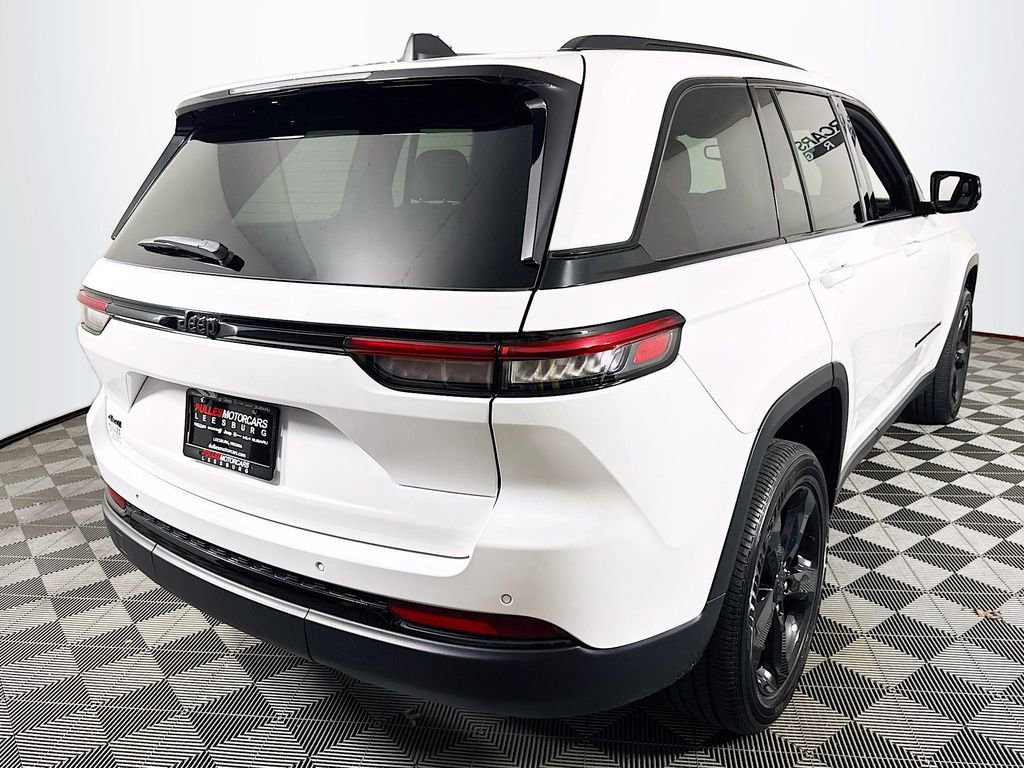 Used 2023 Jeep Grand Cherokee Altitude image 7