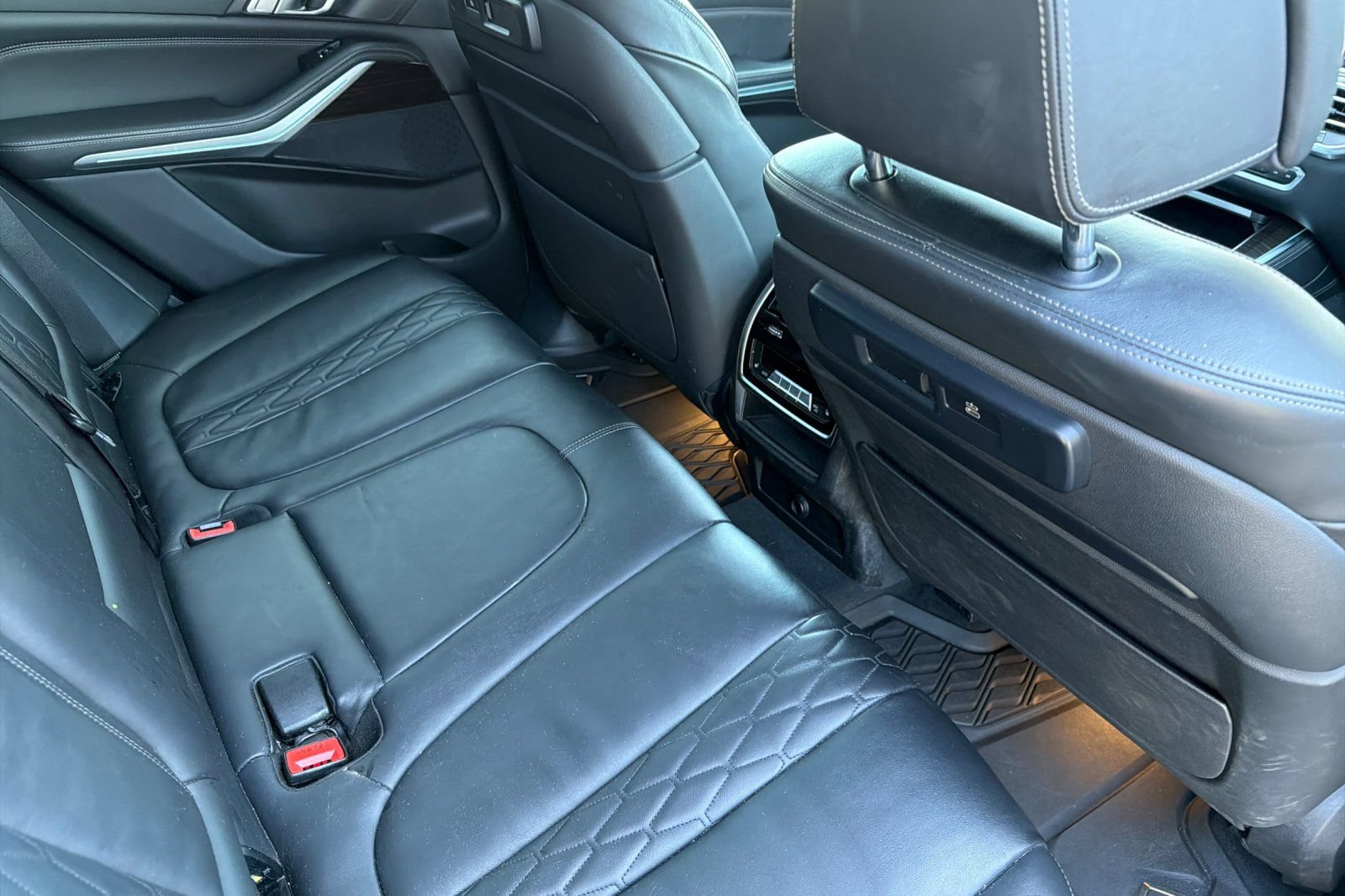 Used 2019 BMW X5 xDrive40i w/ M Sport Package AWD/4WD image 18