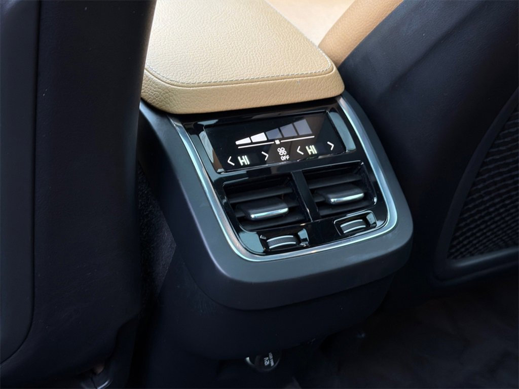 Used 2016 Volvo XC90 T6 Momentum image 20