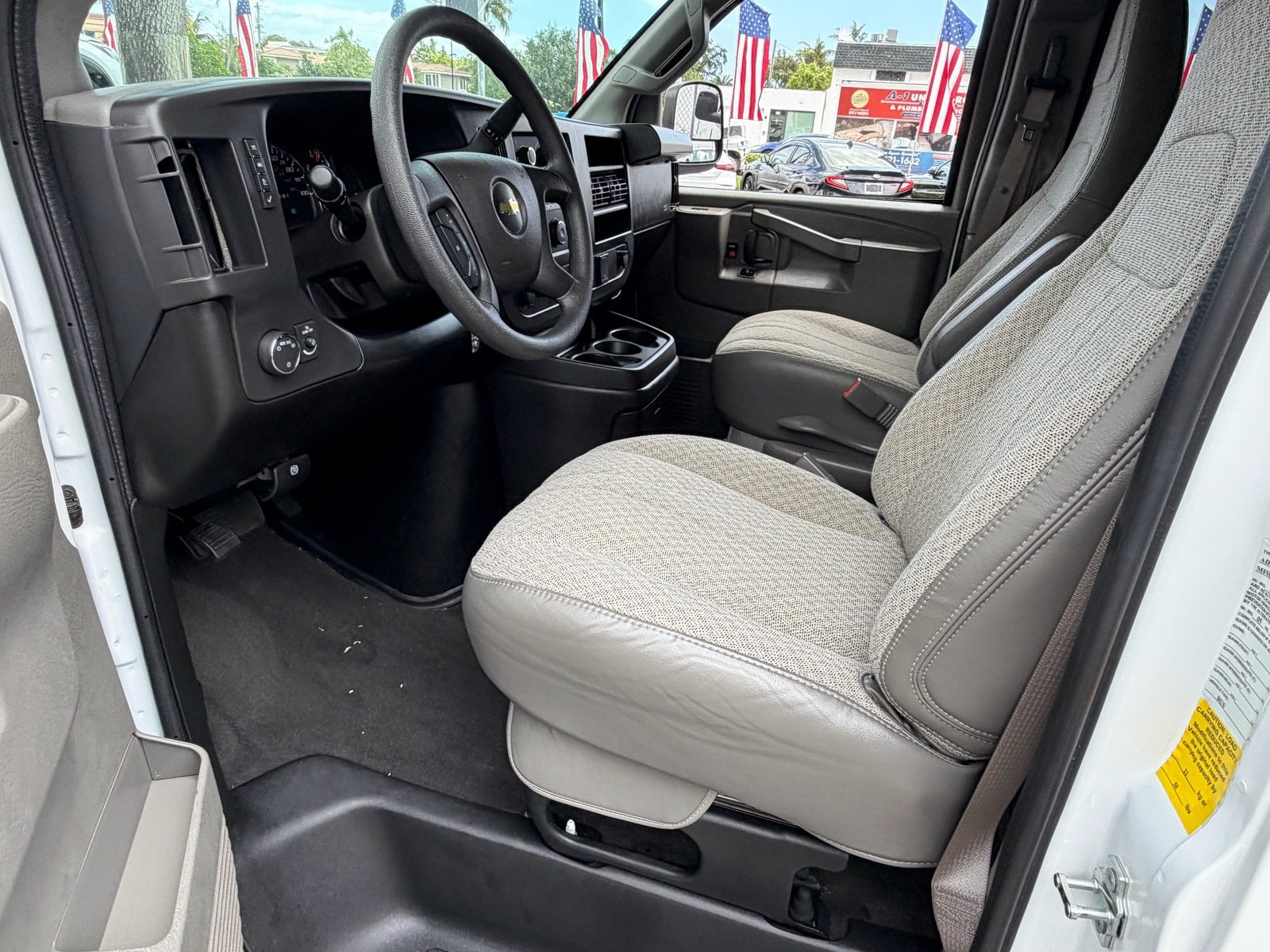 Used 2025 Chevrolet Express 3500 LT w/ LT Preferred Equipment Group RWD image 9