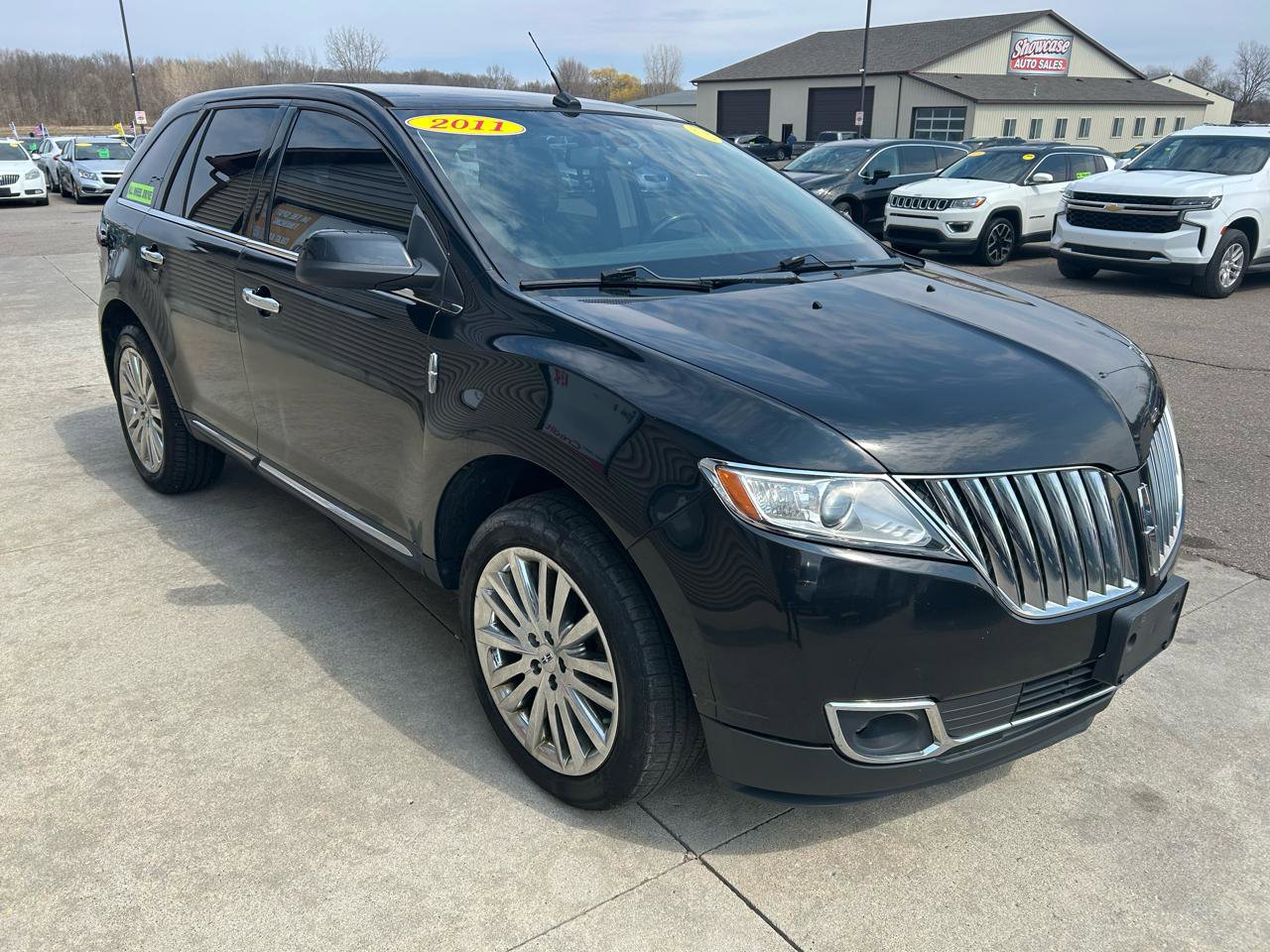 Used 2011 Lincoln MKX AWD w/ Sight & Sound Pkg image 3