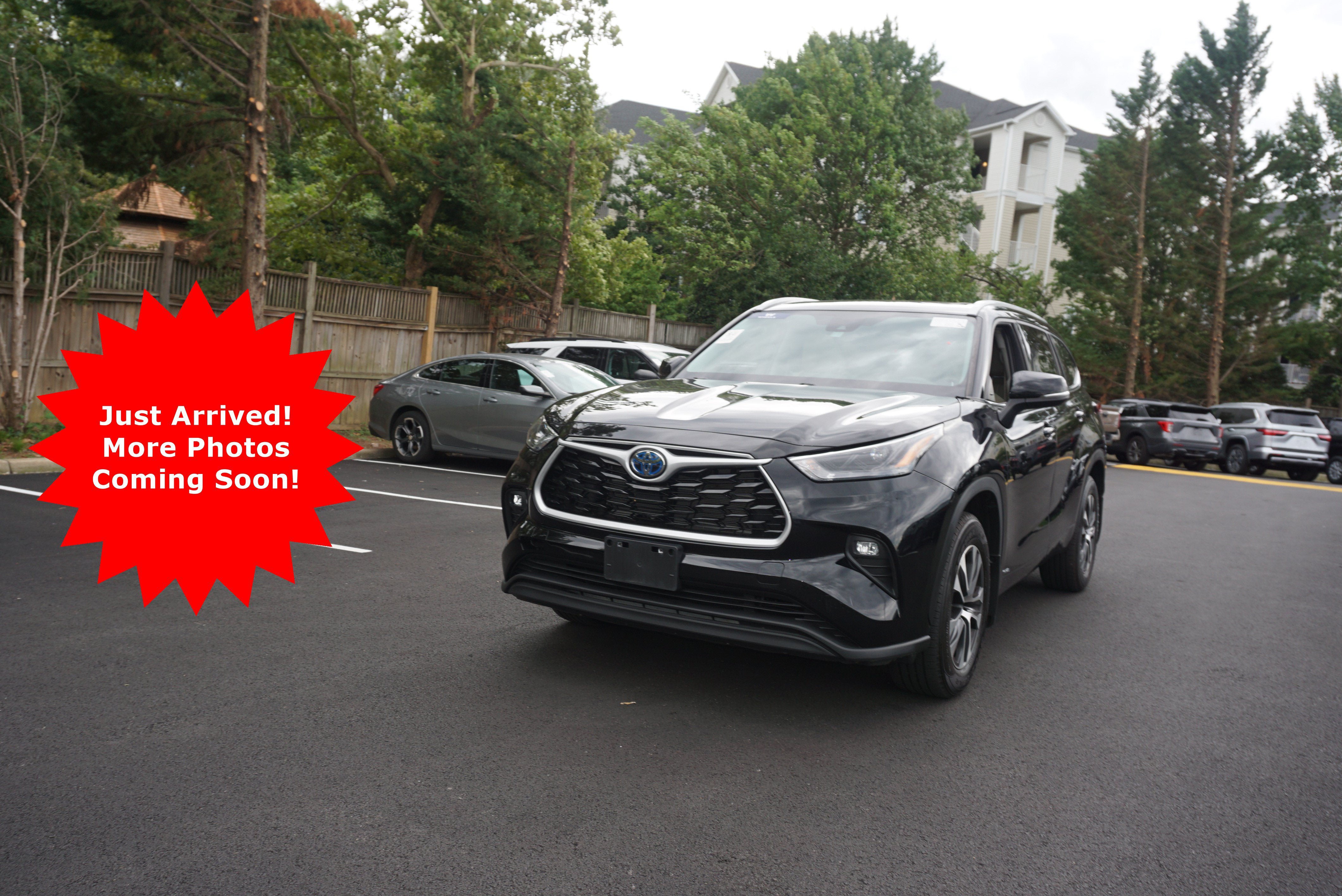 Used 2022 Toyota Highlander XLE AWD/4WD image 1