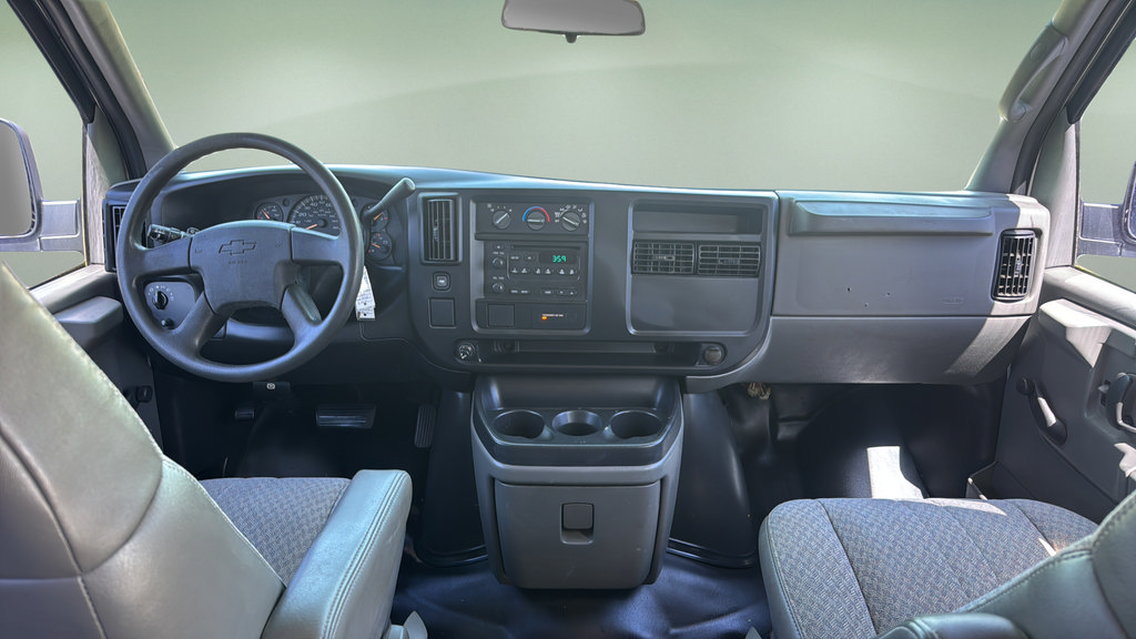 Used 2006 Chevrolet Express 1500 Passenger RWD image 9