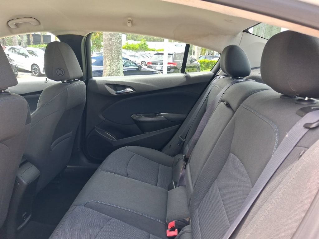 Used 2017 Chevrolet Cruze LT FWD image 7