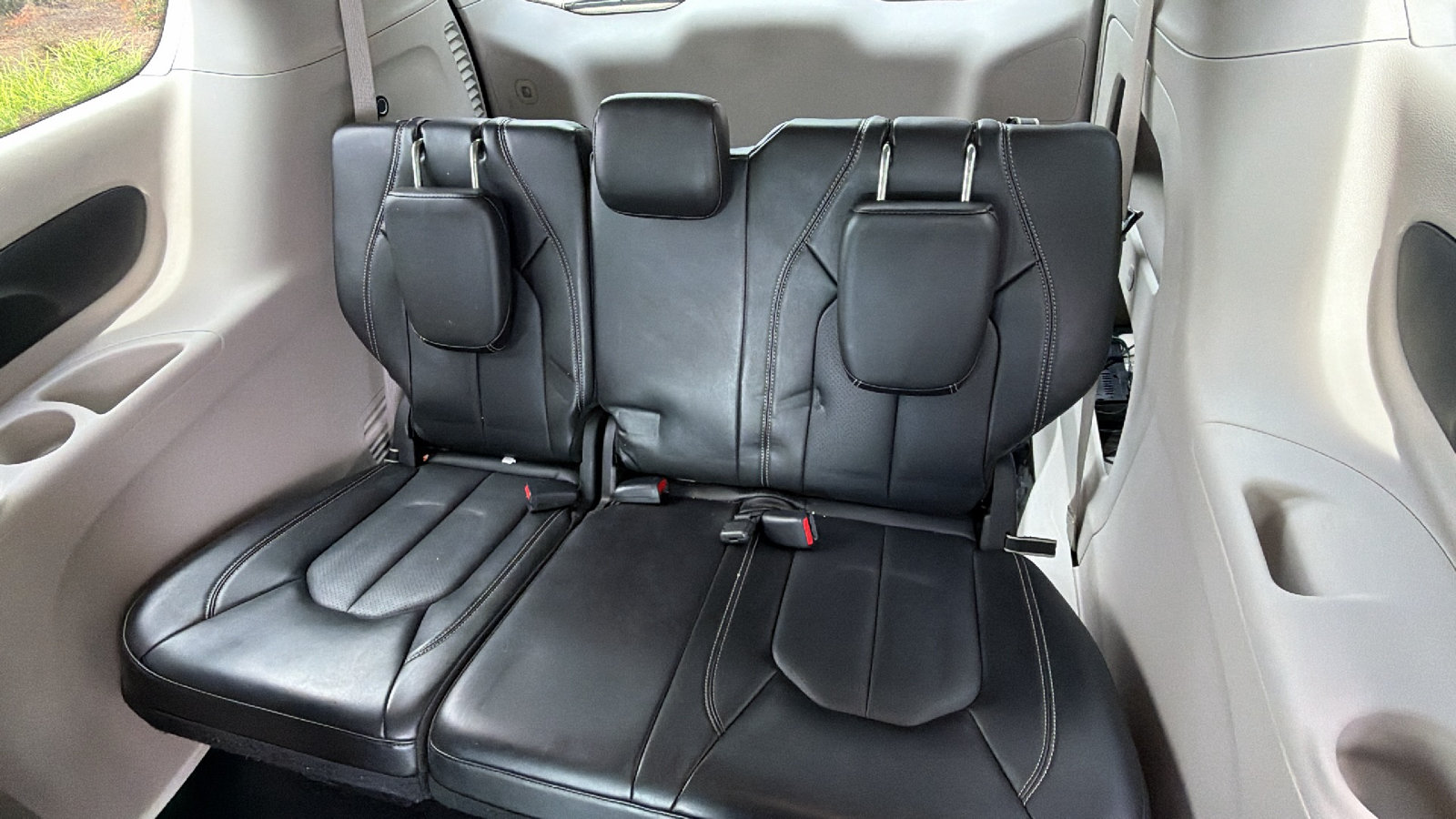 Used 2024 Chrysler Pacifica Touring-L FWD image 23