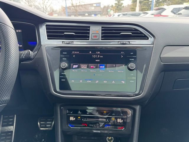 Used 2022 Volkswagen Tiguan SE R-Line image 20