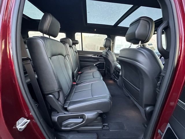 Used 2024 Jeep Wagoneer Series III w/ Premium Group I image 35