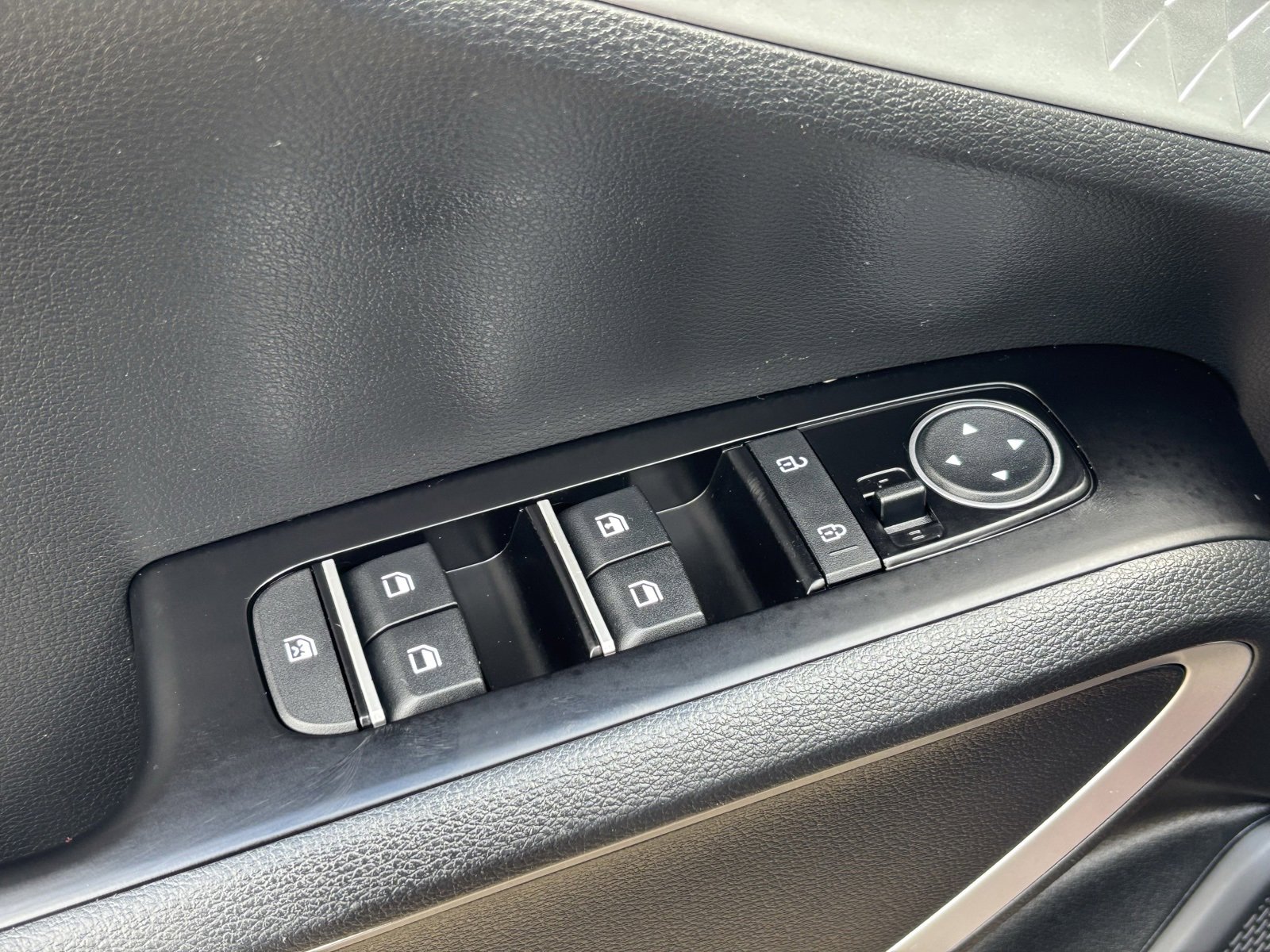 Used 2025 Kia Soul LX image 16