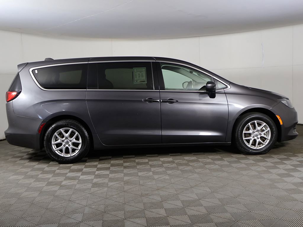 Used 2023 Chrysler Voyager LX FWD image 15